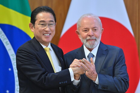 Lula e Fumio Kishida em Brasília