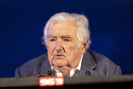 Ex-presidente do Uruguai está com câncer no esôfago