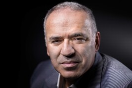 Kasparov se tornou o campeão mundial mais jovem de todos os tempos em 1985